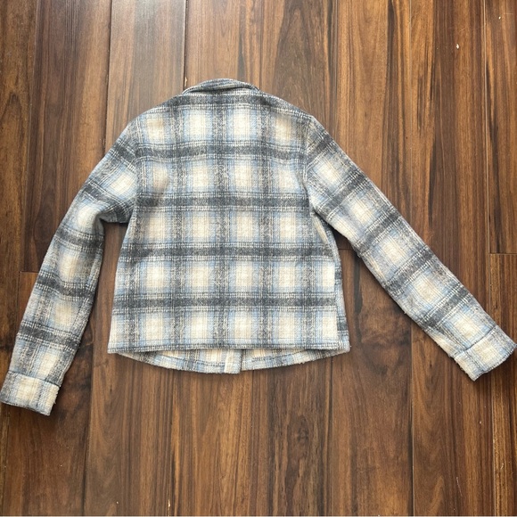 ONLY Plaid Cropped Jacket – Size S – Cozy Shacket Style - Picture 11 of 11